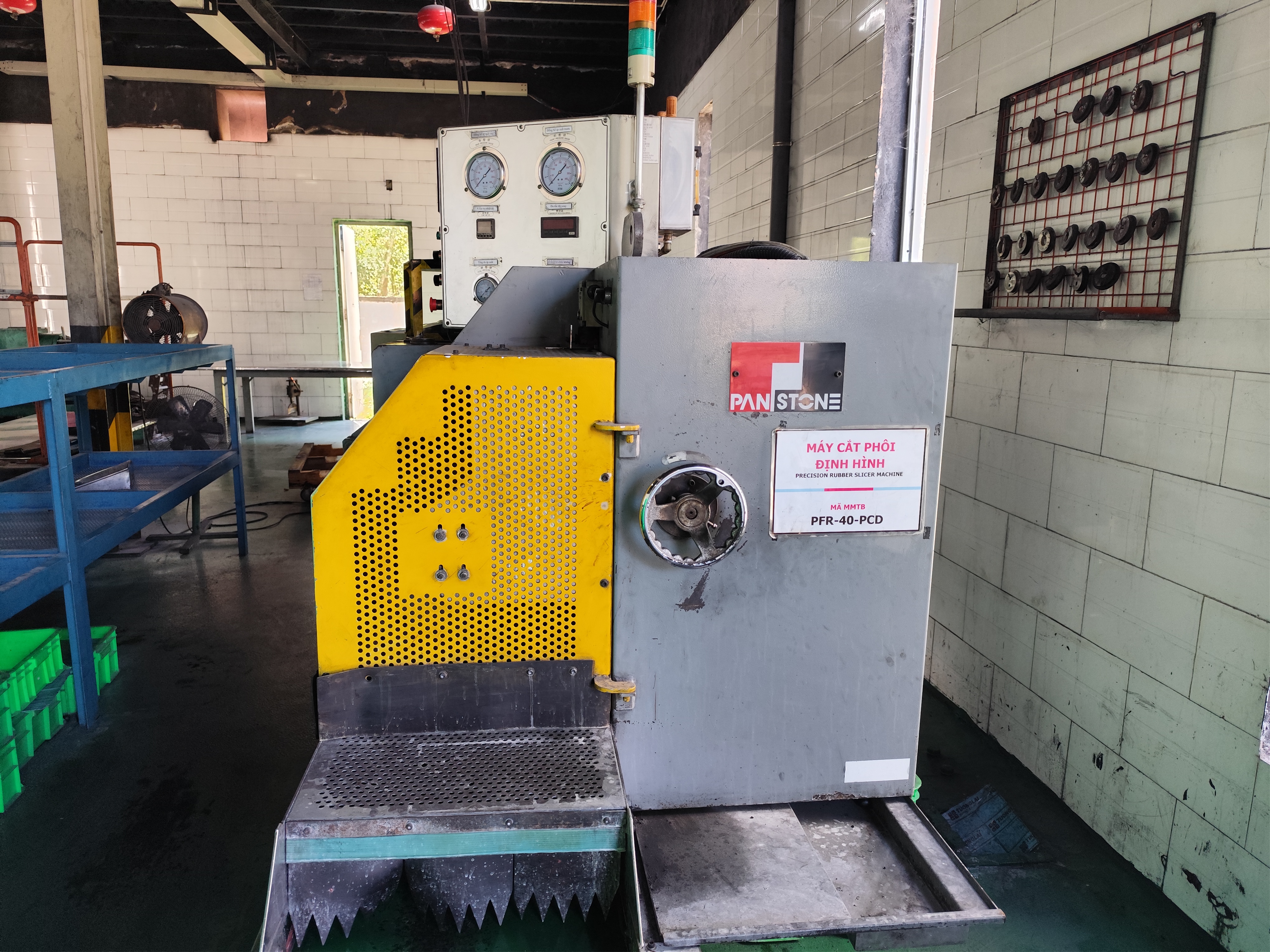 blank cutting machine.jpg
